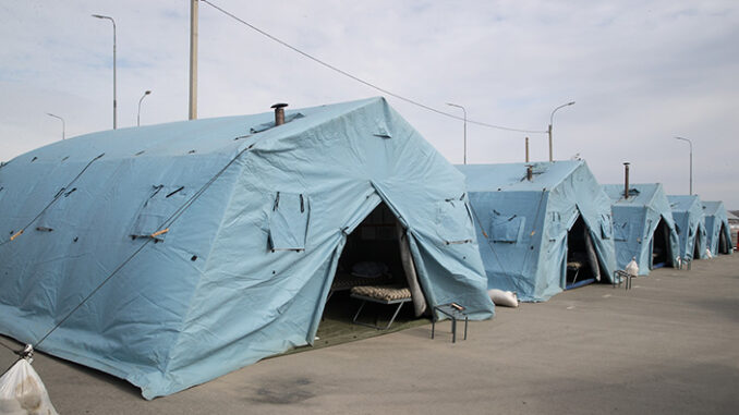 Tentes pour réfugiés ukrainiens